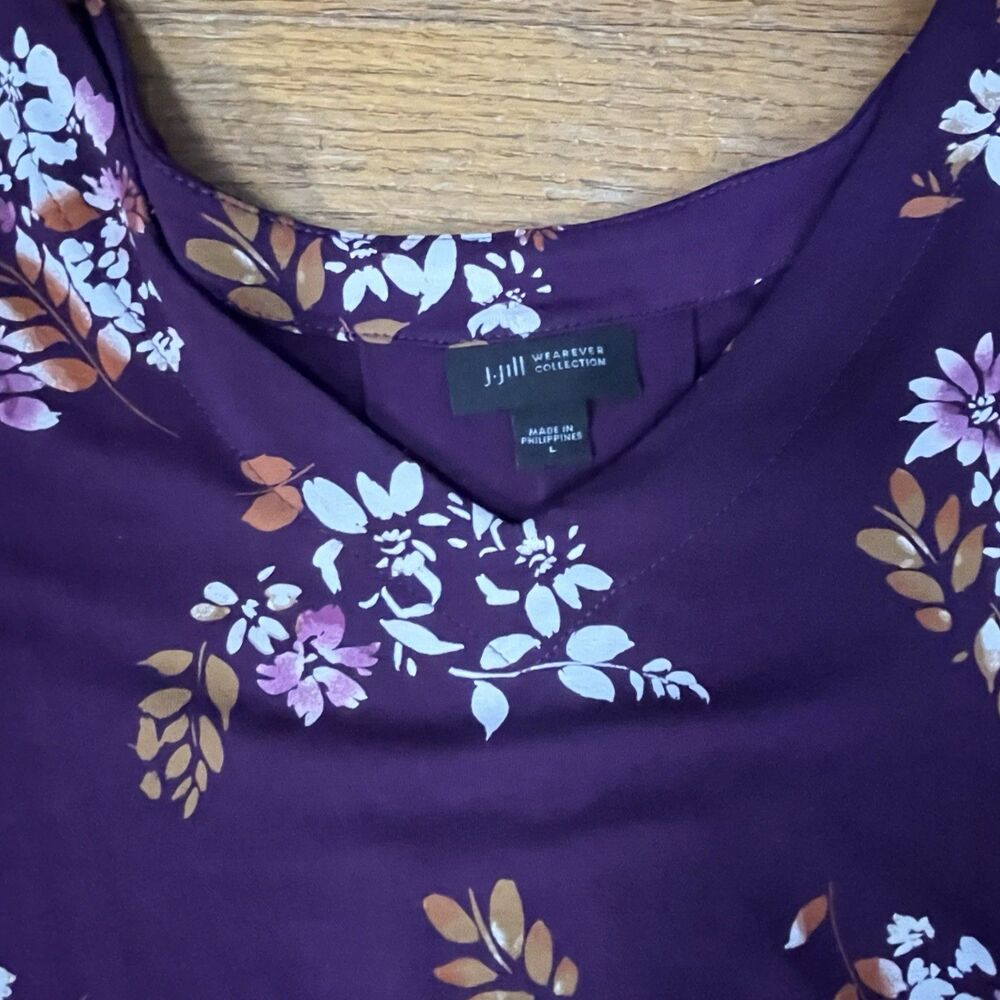 J Jill Wearever Collection Women V-neck Size L Floral Print Purple Top - Picture 8 of 8